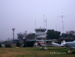 Torre de Control Aeródromo Tobalaba SCTB en una fría tarde de Invierno | Mapio.net