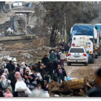 GRUPOS DE AYUDA DICEN QUE GAZA ESTÁ CAYENDO EN UN “CAOS ABSOLUTO”.Jared Malsin y Abeer Ayyoub/The Wall Street Journal