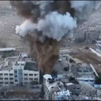 ISRAEL ASALTA HOSPITAL DE GAZA DONDE DICE QUE SE REAGRUPARON MILITANTES.Omar Abdel-Baqui/The Wall Street Journal.  La Tercera