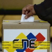 ELECCIONES EN VENEZUELA: ¿SE LE ESTÁN COMPLICANDO A MADURO?.  Andrés Oppenheimer. El Mercurio