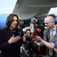 FAMILIARES, AMIGOS Y COLABORADORES DE TODA LA VIDA DOMINAN EL CÍRCULO ÍNTIMO DE KAMALA HARRIS  Tarini Parti/The Wall Street Journal