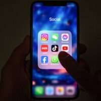 Los peligros del Doctor TIKTOK: “Puede generar hipocondría, trastorno ansioso u obsesivo”