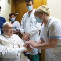 “Me sostiene el pueblo de Dios”. Papa Francisco agradece apoyo durante su compleja hospitalización. Felipe Zamarin. BioBioChile