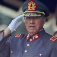 Diputados oficialistas presentan proyecto para prohibir que calles, plazas y monumentos públicos lleven nombre de Pinochet. Helen Mora. La Tercera