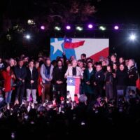 Alejarse de la marca PC: El choque con el ala dura del Partido que deberá enfrentar Jara en la campaña. Jaime Sánchez-El Líbero