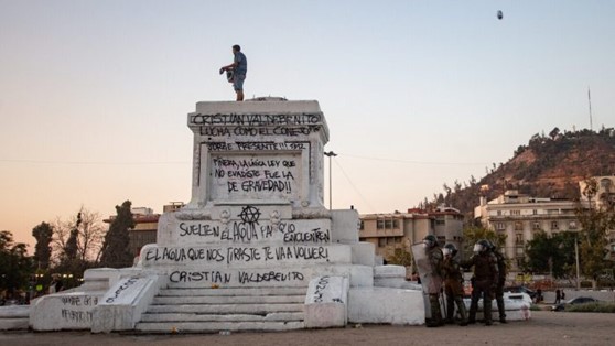 Remodelación de la Plaza Baquedano: Fallido intento por enterrar la historia. Oscar Plandiura. El Mostrador