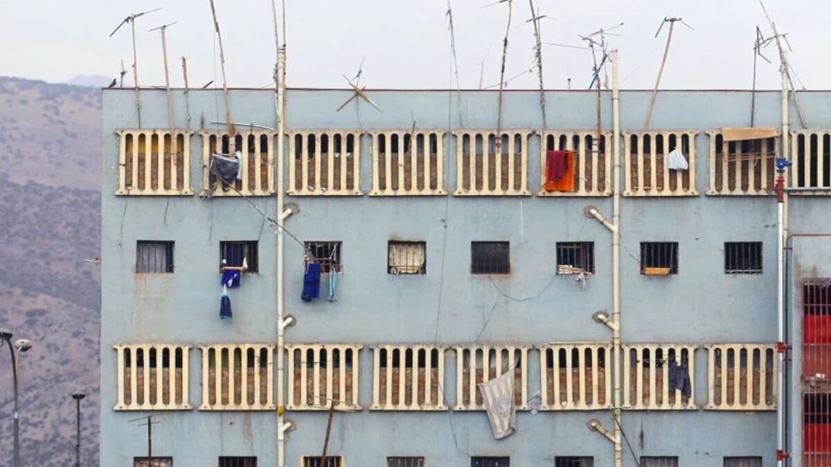 Los que mueren sin que nadie los llore. Sobre el desacato de Gendarmería de Chile y la muerte silenciosa de los ancianos de Colina 1. Carla Fernández Montero. Abogada Derecho Penal-Penitenciario. Diario Constitucional