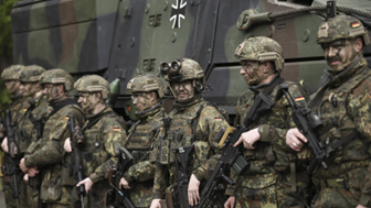 CÓMO LA AMENAZA DE RUSIA IMPULSA A ALEMANIA A ROMPER UN TABÚ TRAS LA ERA NAZI PARA CREAR LA FUERZA MILITAR MÁS PODEROSA DE EUROPA. Allan Little, Corresponsal especial, BBC – BBC News Mundo