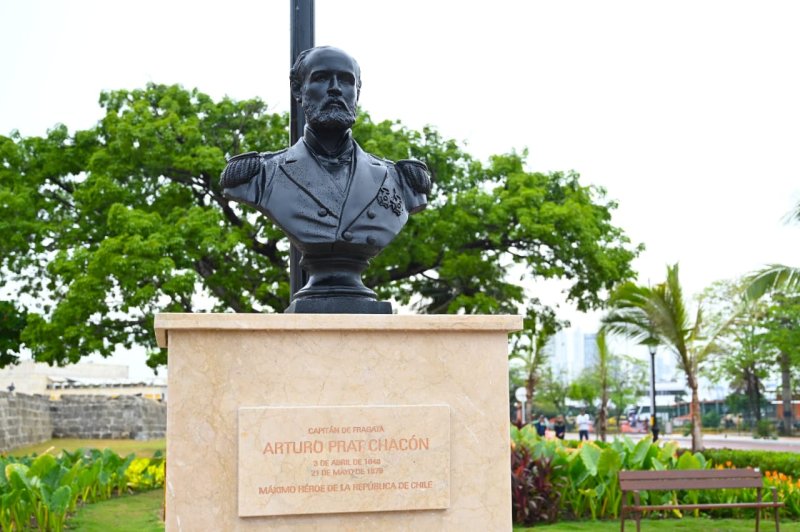 Prat por el mundo: develan busto del máximo héroe nacional en Cartagena de Indias