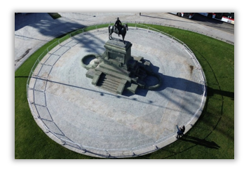 EL MONUMENTO. Rodericus – El Mercurio